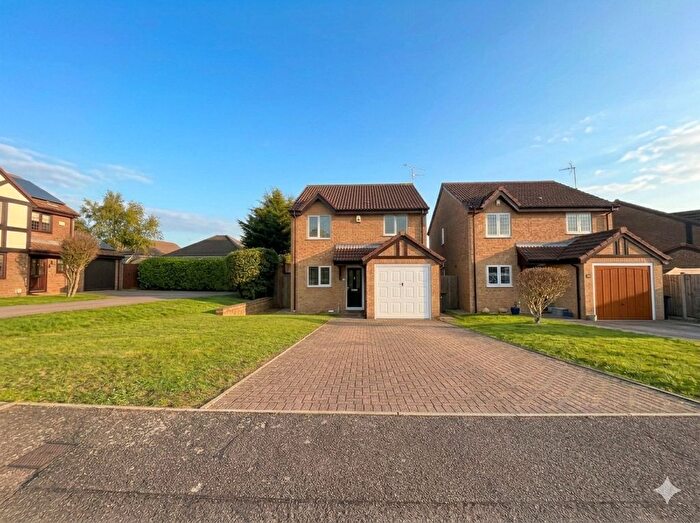3 Bedroom Detached House For Sale In Skelton Close, Luton, Bedfordshire, LU3