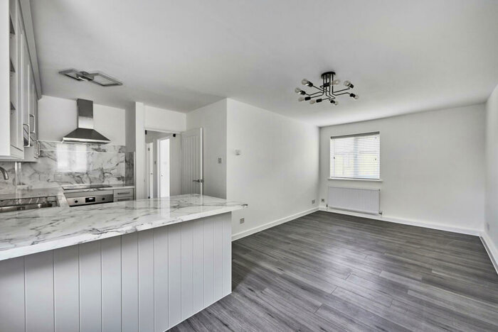 2 Bedroom Apartment To Rent In The Putterills, Harpenden, Herts, AL5
