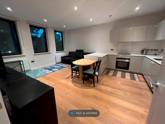 1 Bedroom Flat To Rent In John Busch House, Isleworth, TW7