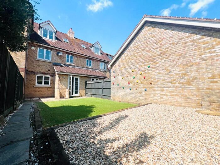 3 Bedroom Town House To Rent In Wedgewood Road, Weymouth, DT4