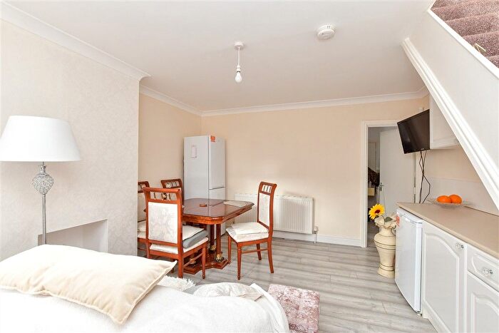 4 Bedroom End Terrace House For Sale In Second Avenue, Chatham, Kent, ME4