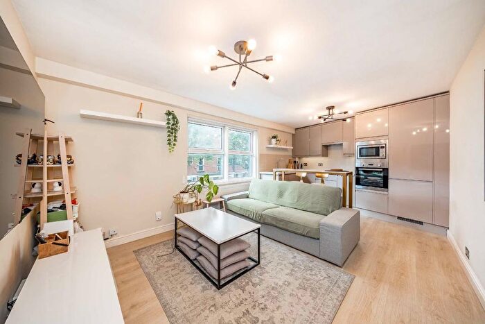 2 Bedroom Flat For Sale In Ruston Mews, Notting Hill, W11