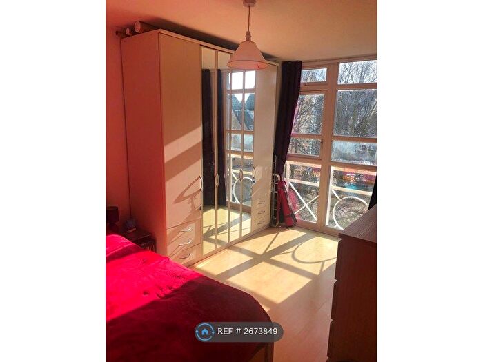 1 Bedroom Flat To Rent In Grantham Court, London, SE16