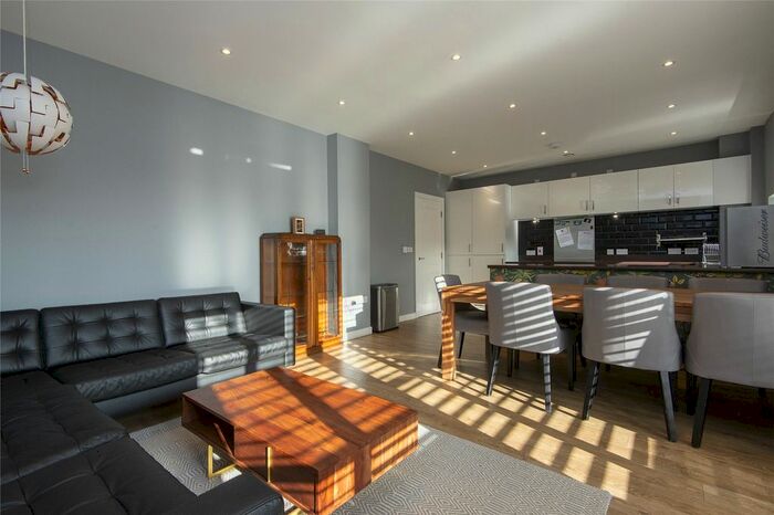 3 Bedroom Flat To Rent In Atkins Square, Dalston Lane, London, E8