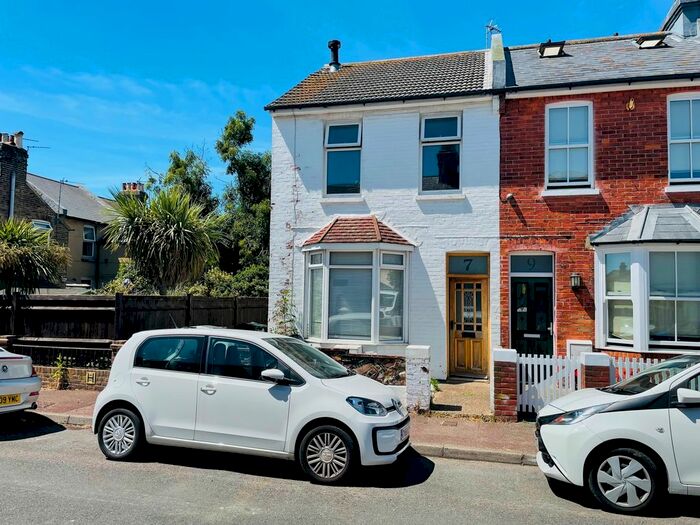 2 Bedroom End Of Terrace House To Rent In Fairlight Road, Eastbourne, BN22