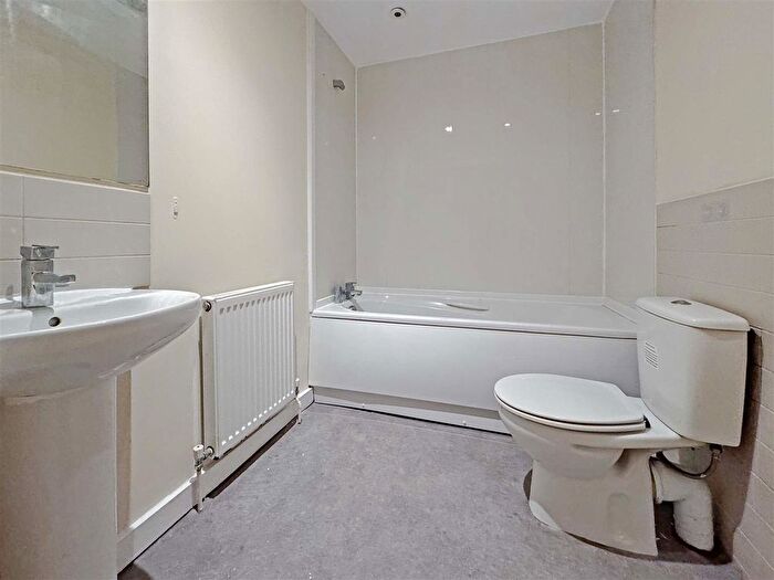 2 Bedroom Flat For Sale In Elm Grove, Southsea, PO5