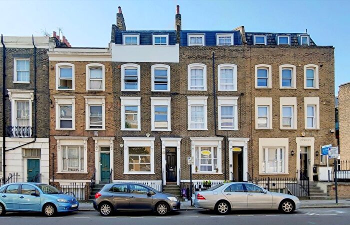 3 Bedroom Flat To Rent In Swinton Street, London, WC1X