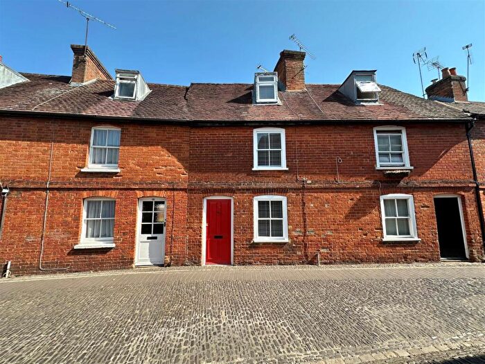 2 Bedroom Cottage For Sale In Lower Church Lane, Farnham, GU9