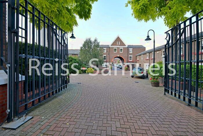 5 Bedroom Town House To Rent In Lockesfield Place, Isle Of Dogs, London, E14