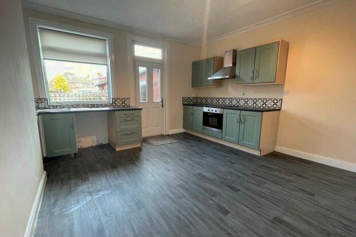 2 Bedroom Property To Rent In Leeds Road, Castleford, WF10