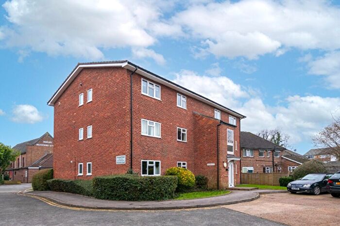 2 Bedroom Apartment For Sale In Victoria Road, Horley, Surrey, RH6