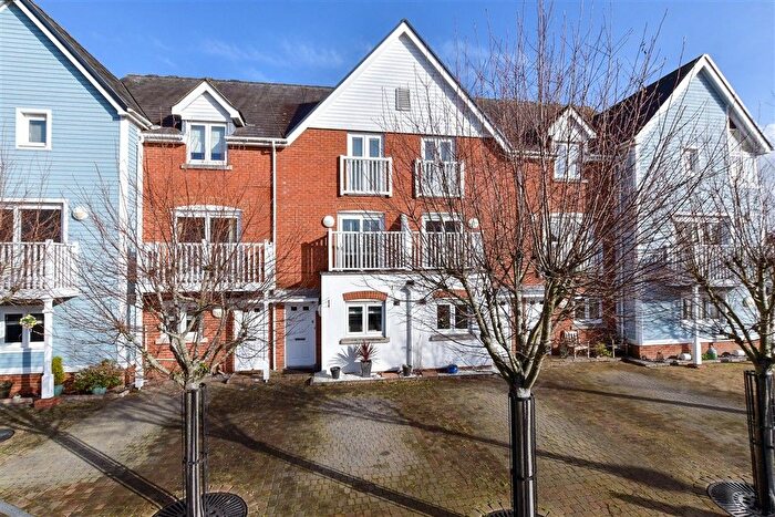 3 Bedroom Town House For Sale In The Lakes, Larkfield, Aylesford, Kent, ME20