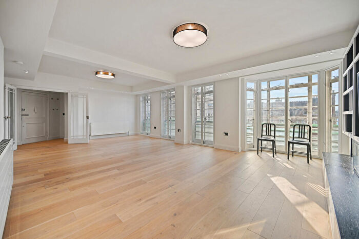 3 Bedroom Flat To Rent In Gloucester Place, London, NW1