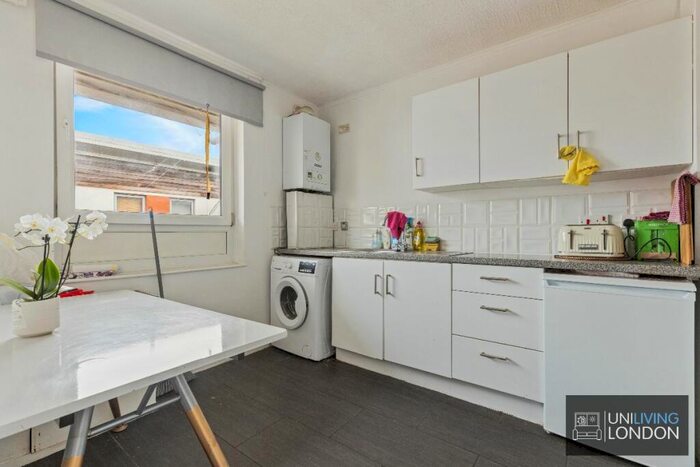 4 Bedroom Maisonette To Rent In Glaucus Street, Bow, E3