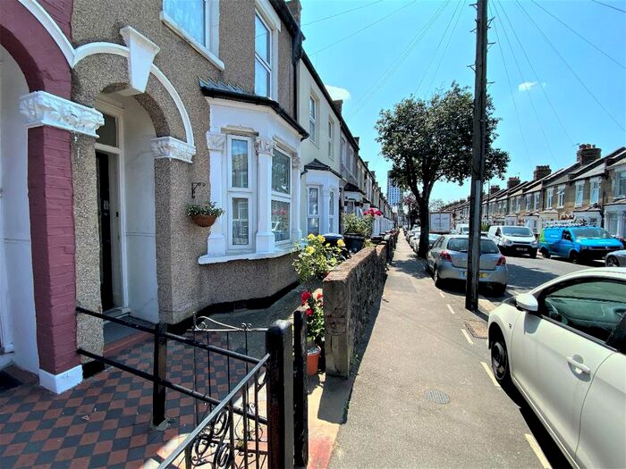 Houses to rent in Northumberland Park, N17, Greater London