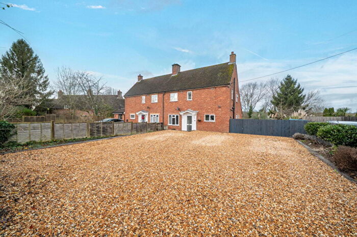 3 Bedroom Semi-Detached House For Sale In Fairfield, Whitchurch, RG28