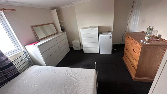 1 Bedroom Terraced House To Rent In Chesterman Street, Reading, Berkshire, RG1