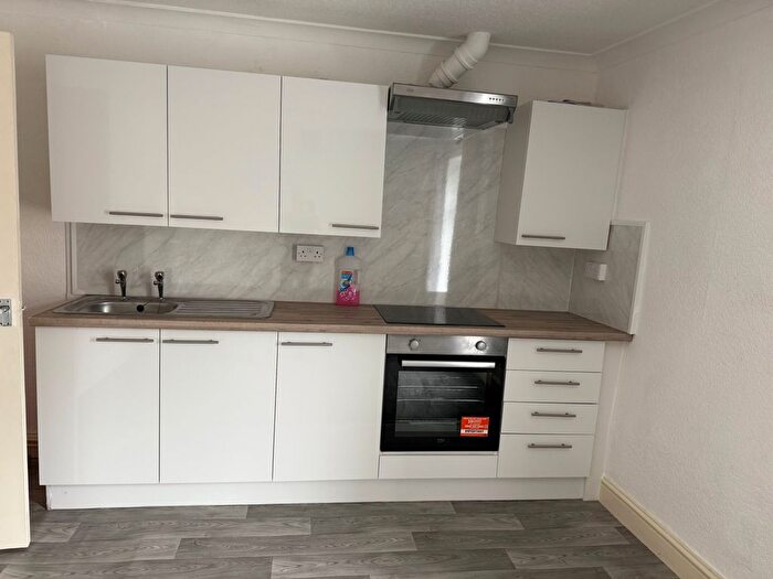 2 Bedroom Flat To Rent In Western Street, Swansea, SA1