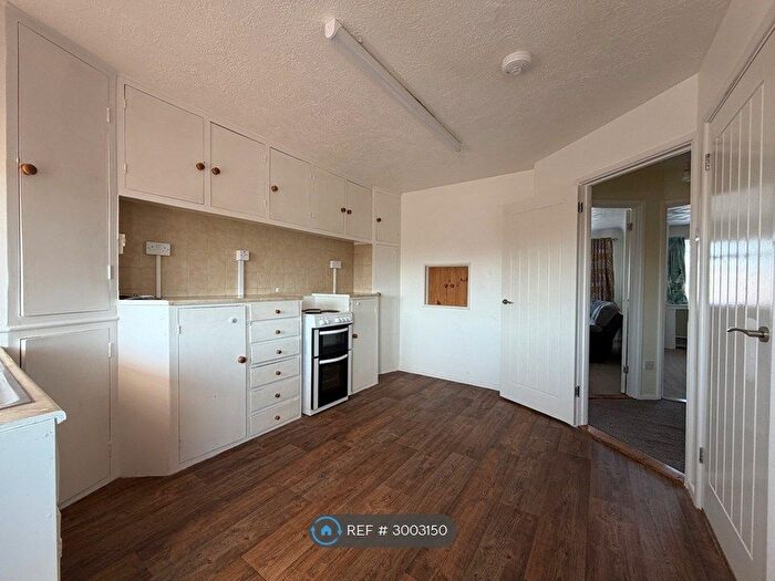 2 Bedroom Flat To Rent In White Hart Lane, Fareham, PO16