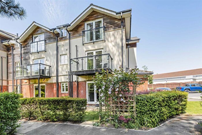 2 Bedroom Retirement Property For Sale In Lindsay Road, Poole, BH13