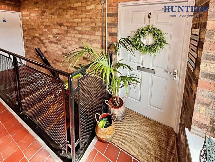 2 Bedroom Flat To Rent In Oakenfield, Lichfield, WS13