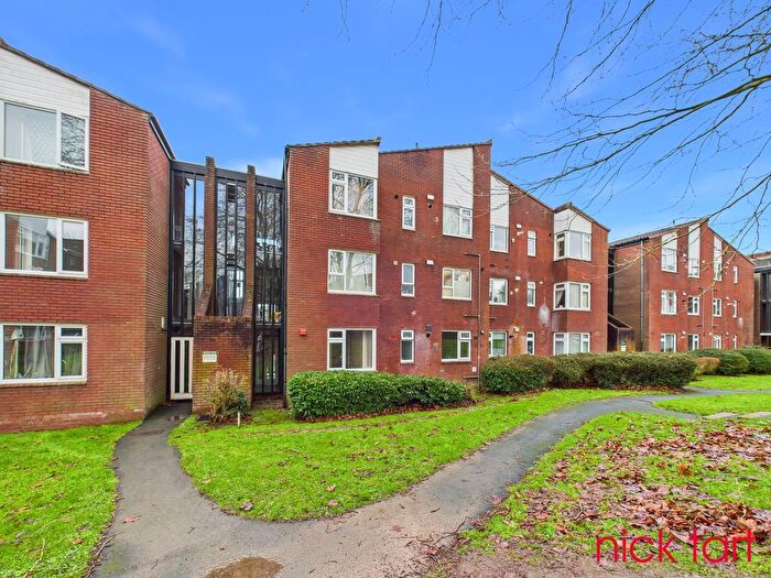 2 Bedroom Flat To Rent In Downton Court, Hollinswood, TF3