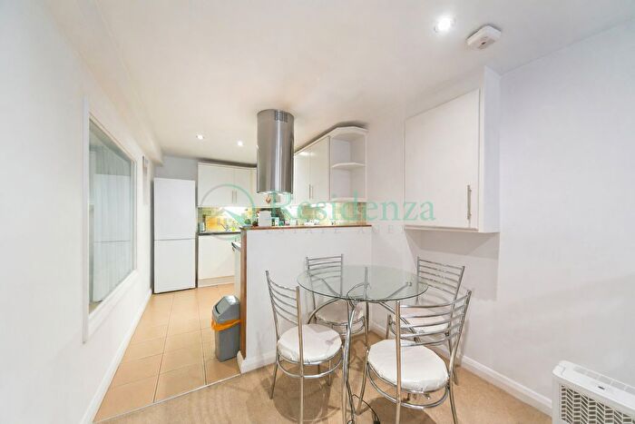 2 Bedroom Flat For Sale In Dartmouth Road, London, SE23