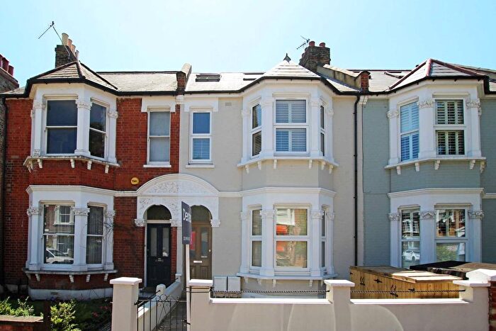 2 Bedroom Flat To Rent In Wolseley Gardens, Chiswick, W4