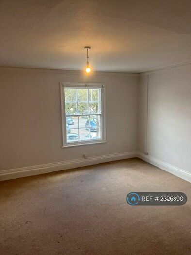 1 Bedroom Flat To Rent In Silver Street, Wiltshire, SP2