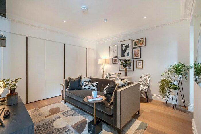 Studio To Rent In Vicarage Gate, London, W8