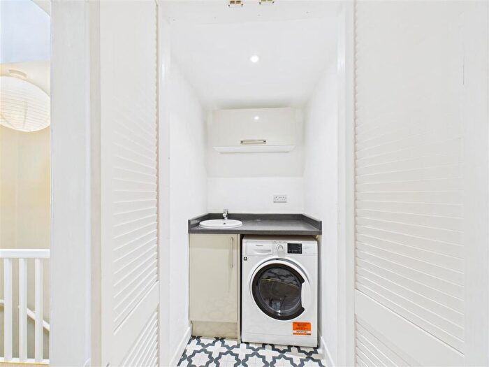 2 Bedroom Apartment To Rent In Rivers Street, City Centre, BA1