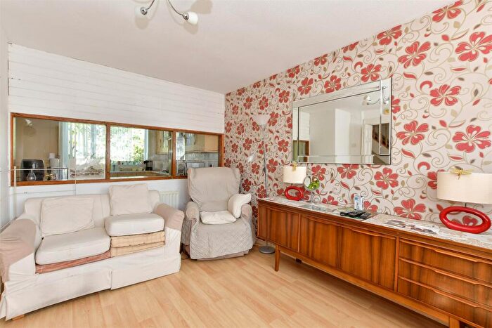 3 Bedroom End Of Terrace House For Sale In Elmhurst Drive, Hornchurch, Essex, RM11