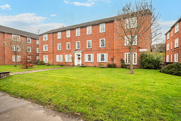 3 Bedroom Apartment For Sale In Fairmile Court, Henley-On-Thames, Oxfordshire, RG9