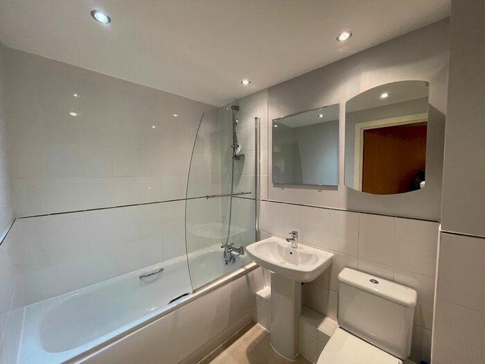 2 Bedroom Flat To Rent In Woodins Way, Oxford, OX1