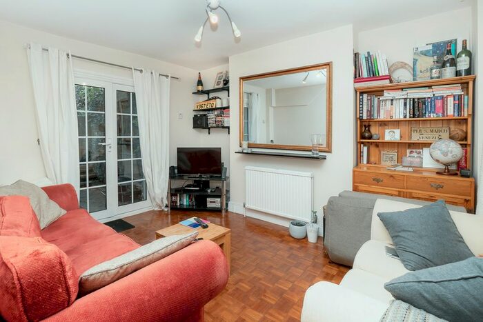 2 Bedroom Flat To Rent In Hemingford Road, London, N1