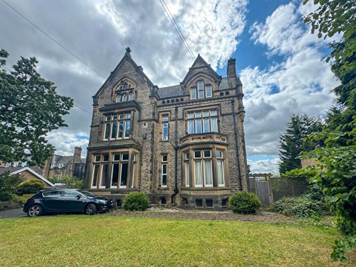 2 Bedroom Flat For Sale In Park Drive South, Greenhead Park, Huddersfield, HD1