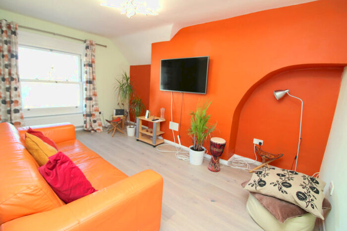 1 Bedroom Flat To Rent In Wordsworth Road, Penge, SE20