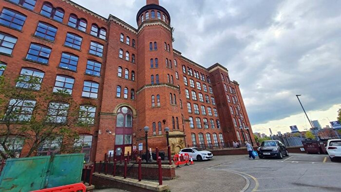 2 Bedroom Flat To Rent In Lower Vicker Street, Manchester, M40