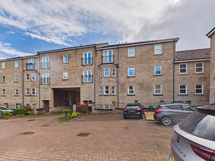 2 Bedroom Flat For Sale In Sycamore Avenue, Bingley, BD16