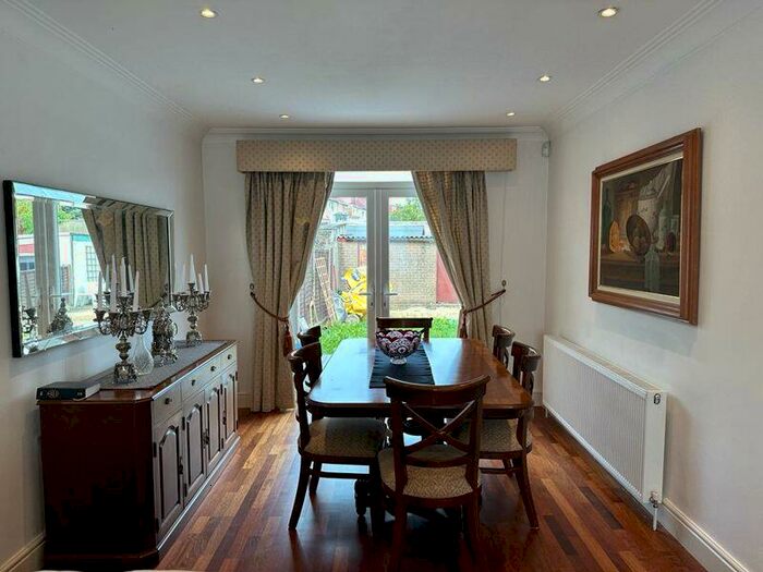 3 Bedroom Semi-Detached House To Rent In Dunster Drive, London, NW9