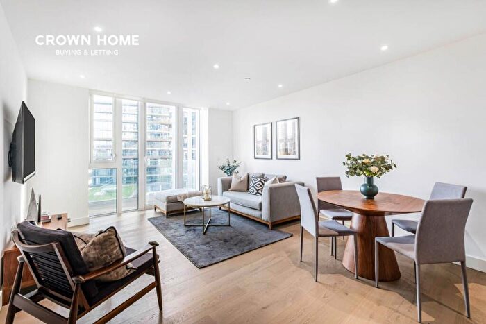 2 Bedroom Apartment To Rent In Admiralty House, Vaughan Way, E1W