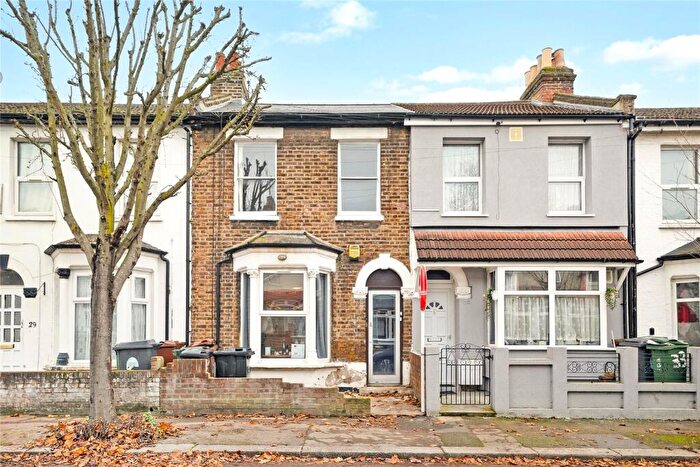 1 Bedroom Flat For Sale In Melford Road, Walthamstow, London, E17