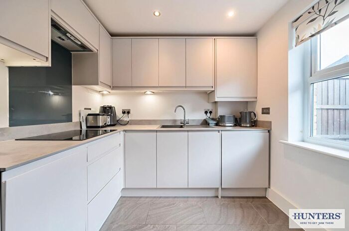 2 Bedroom Flat For Sale In Central Avenue, Welling, DA16