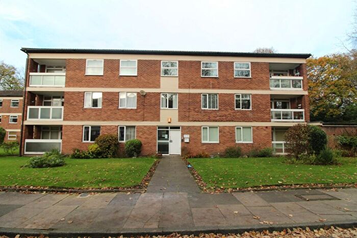 2 Bedroom Apartment To Rent In Foxhill Court, LS16