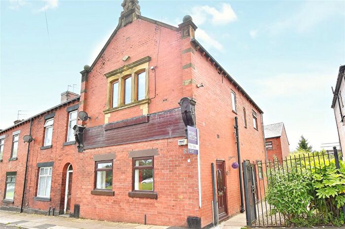 2 Bedroom Flat For Sale In Dewhirst Road, Syke, Rochdale, Lancashire, OL12