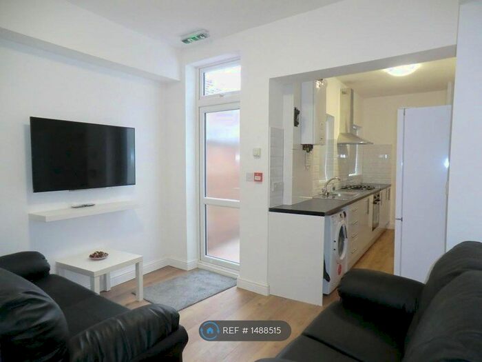 3 Bedroom Terraced House To Rent In Rickman Drive, Birmingham, B15