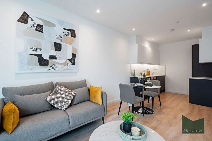 1 Bedroom Flat To Rent In Bath Road, Chesterfield House, SL1