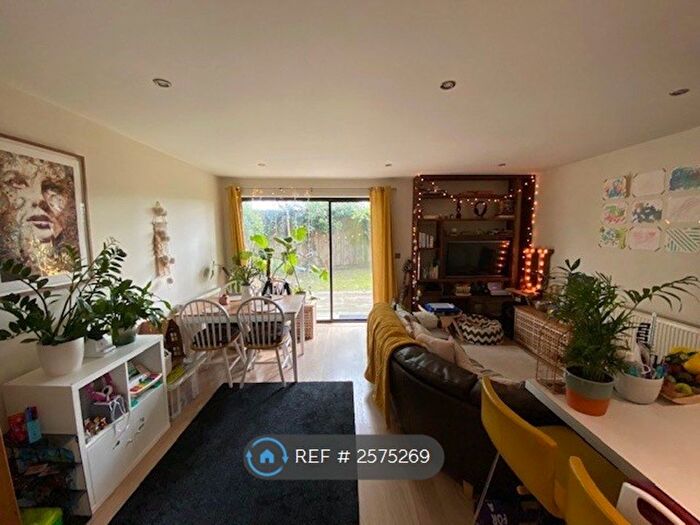 2 Bedroom Flat To Rent In Watersmeet Place, London, N4