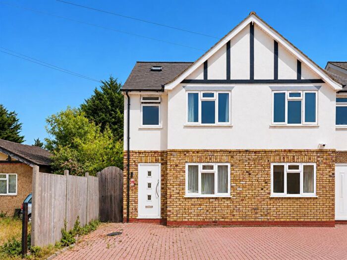 4 Bedroom Semi-Detached House For Sale In Otterfield Road, Yiewsley, West Drayton, UB7