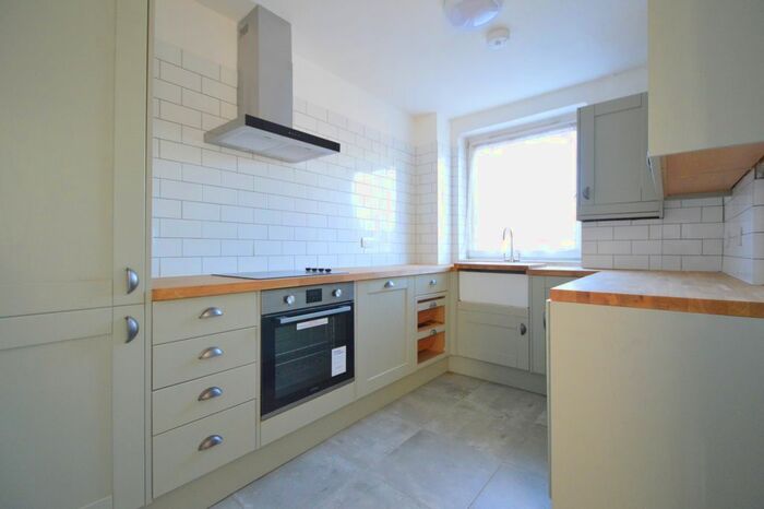 2 Bedroom Flat To Rent In Alverton Street, London, SE8